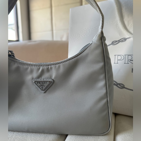 Prada Tessuto Re-edition 2000 in Fiordaliso - Picture 3 of 9